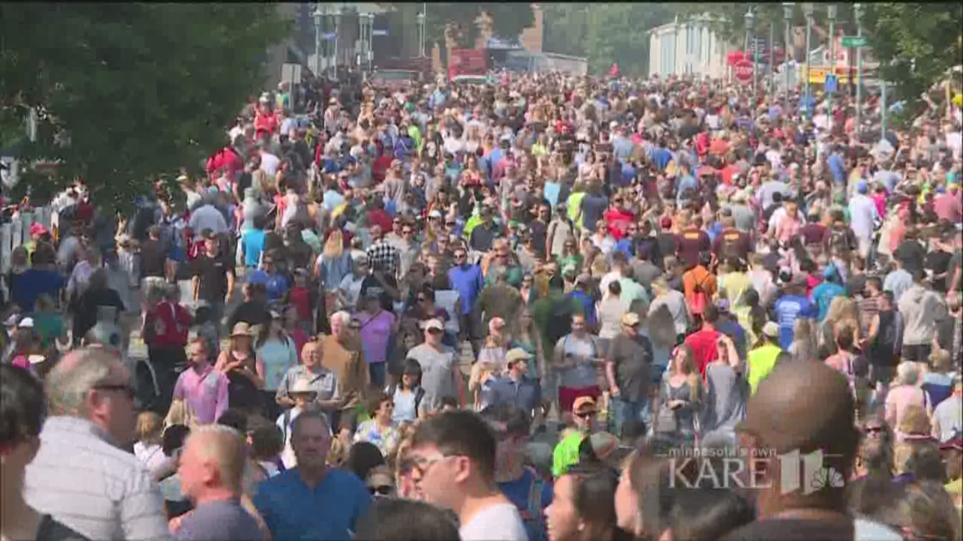 Beautiful weather on Sunday helped propel the Minnesota State Fair to its largest Sunday crowd ever, and now the Great Minnesota Get Together could be heading toward its greatest feat: an overall attendance of 2 million people. http://kare11.tv/2w0wHRV