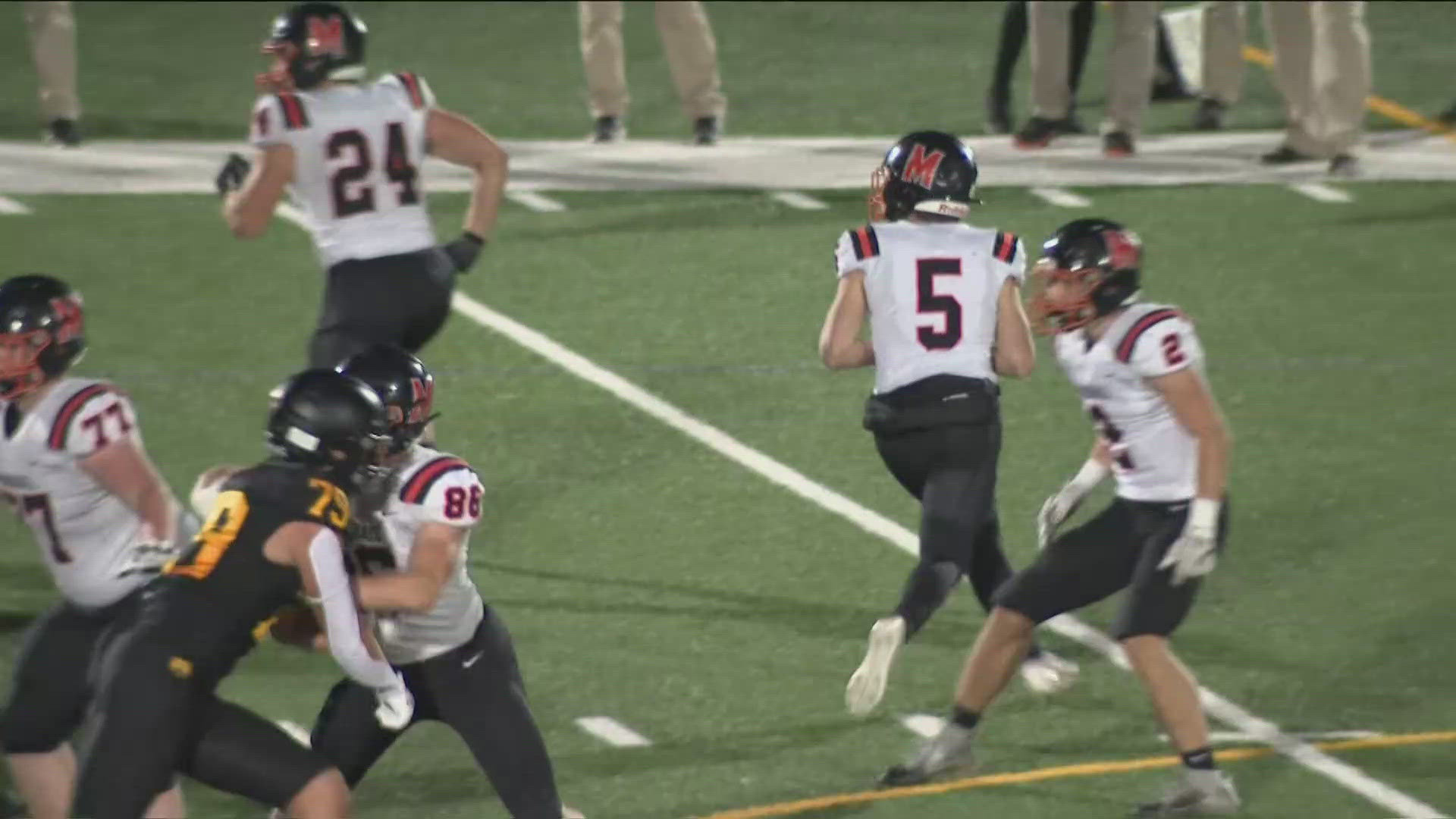 Keep up with the highlights from Friday's high school football matchup!
