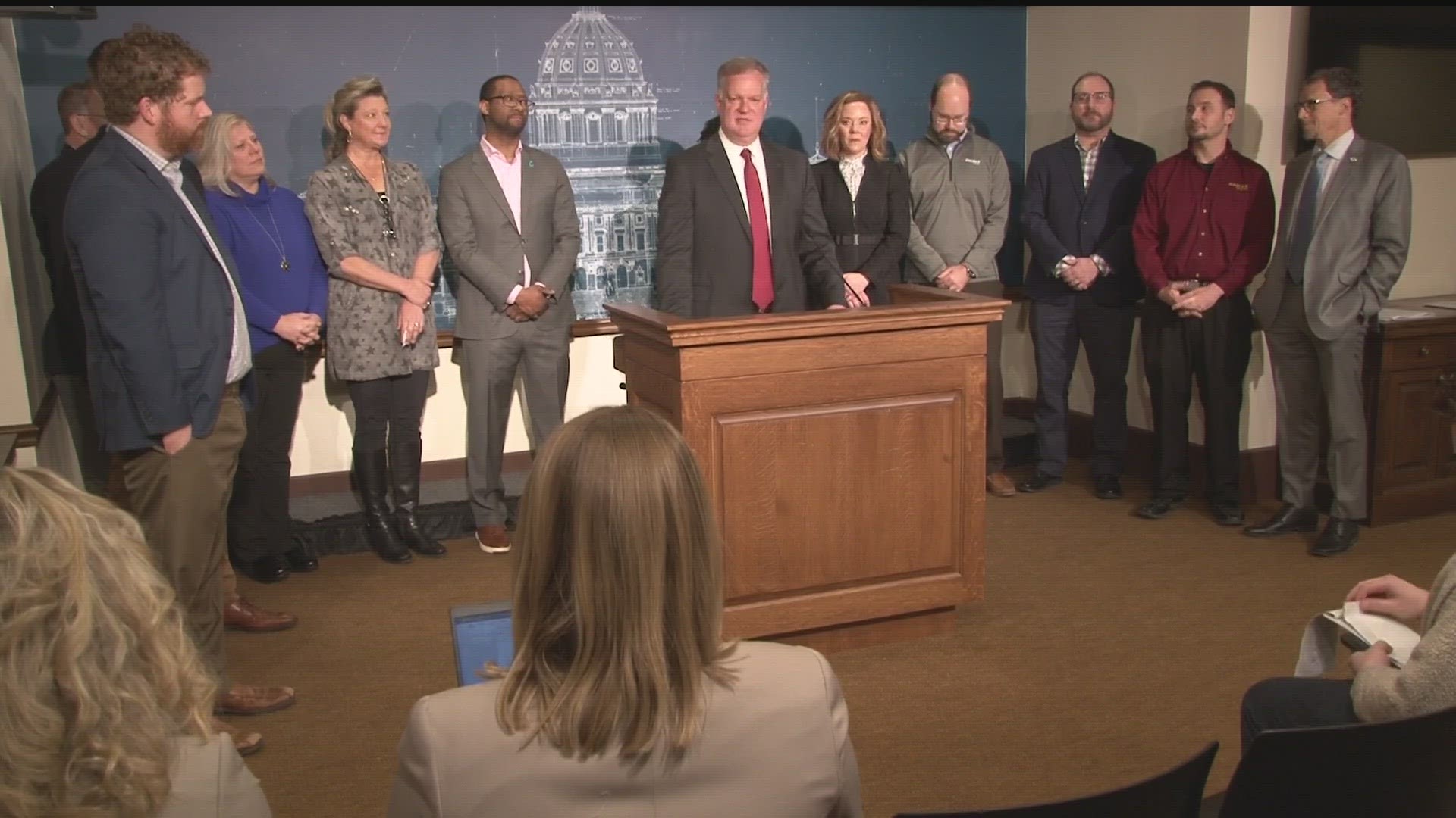 Minnesota lawmakers and business leaders introduced a bill Monday at the State Capitol that would define organized retail crime in state law in an effort to curb ret