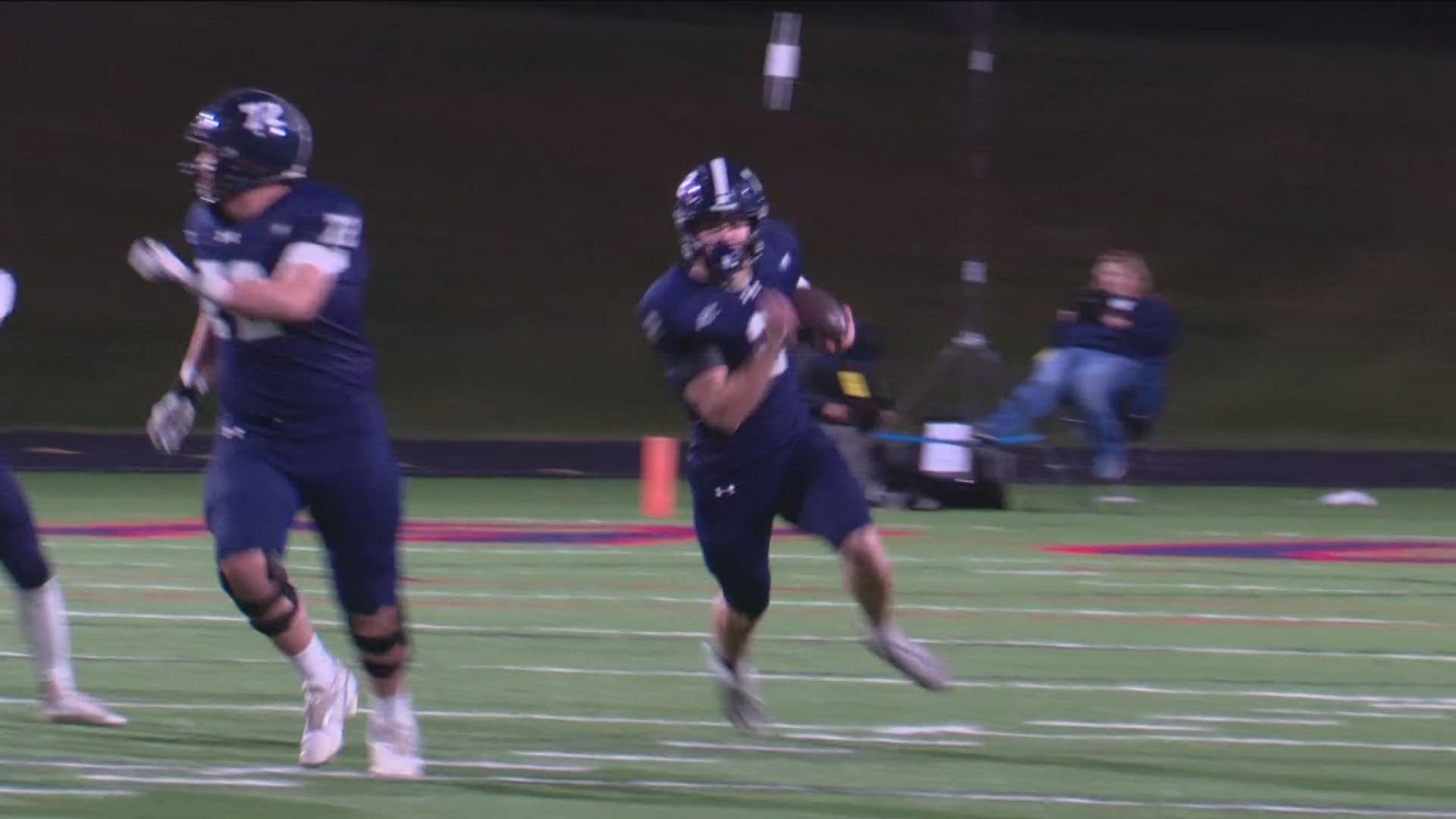 Keep up with the highlights from Friday's high school football matchup!
