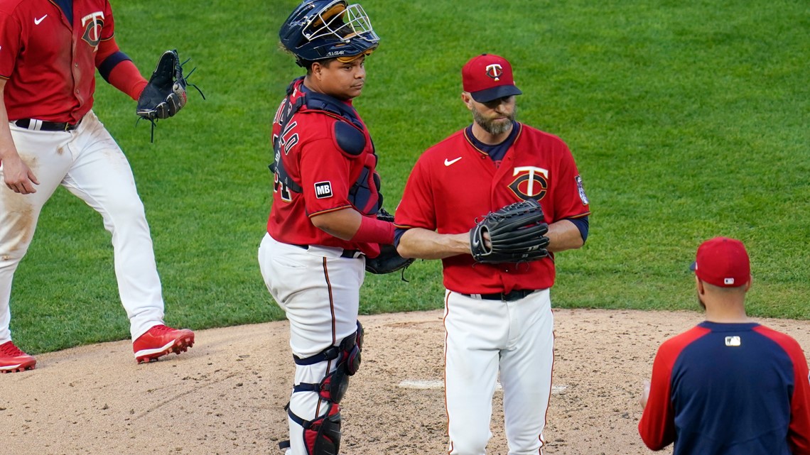 Madrigal, Mendick homer as White Sox pound Twins 16-4