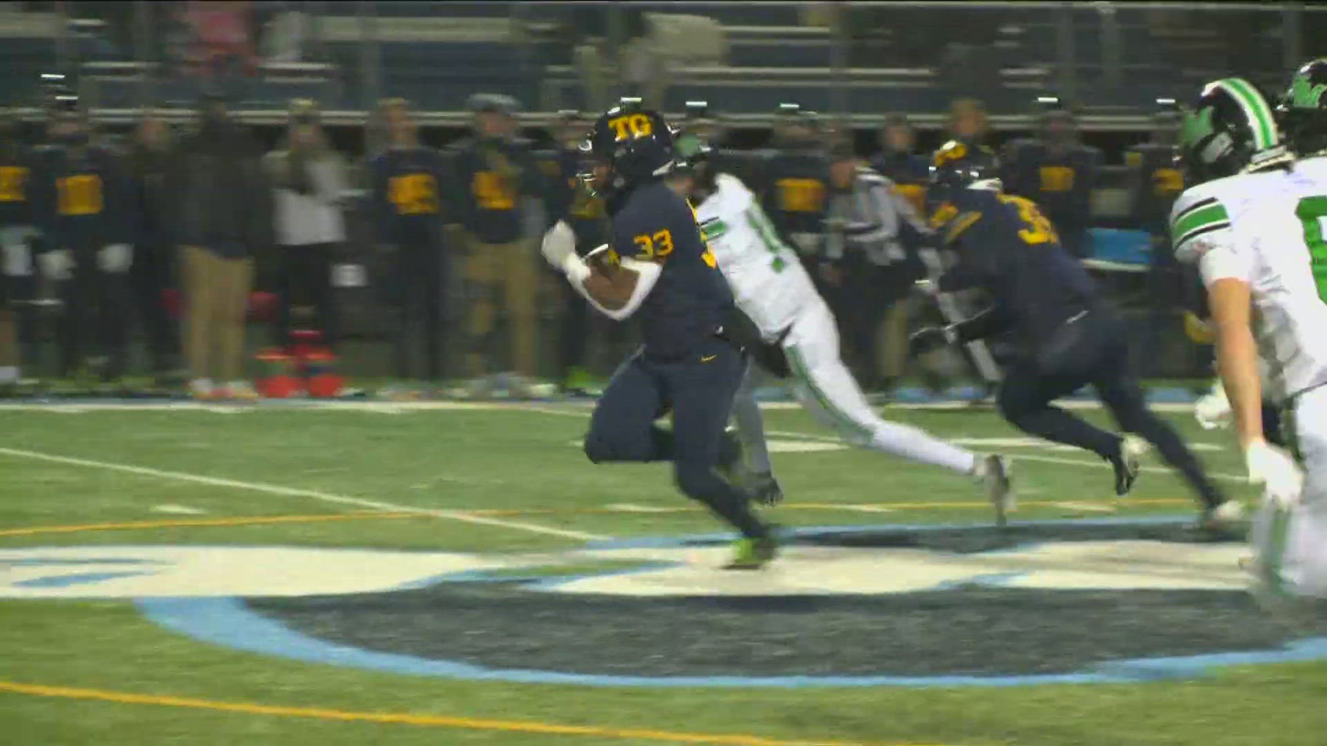 Keep up with the highlights from Friday's high school football matchup!
