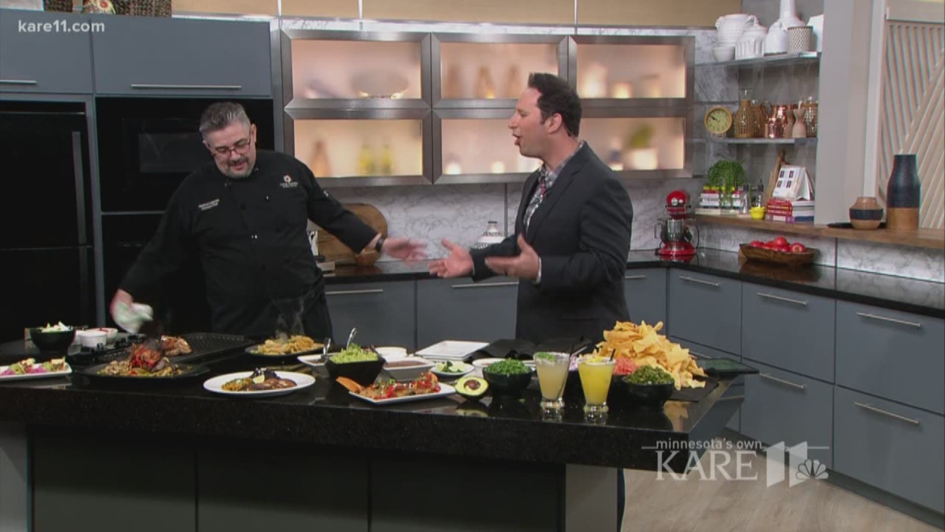 Mauricio Legoretta from Cantina Loredo at the Mall of America stops by to show us your go-to Cinco de Mayo recipe to cook fajitas for two.