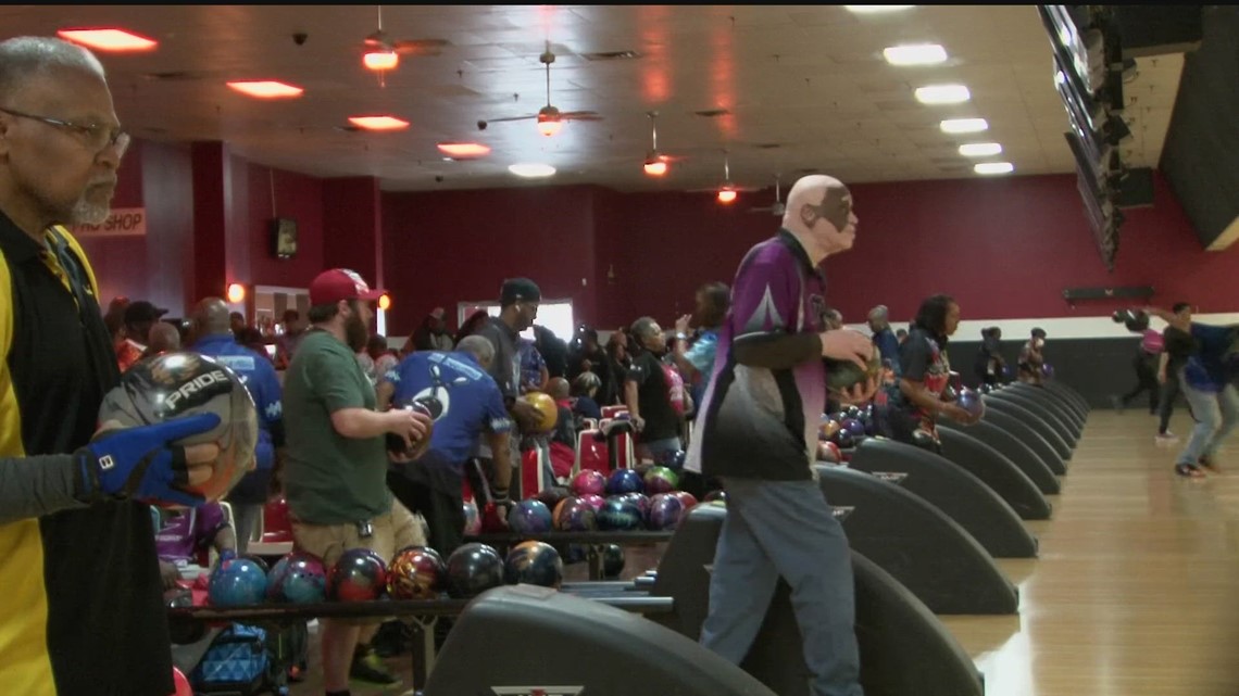 Bloomington bowling league draws in hundreds from the community