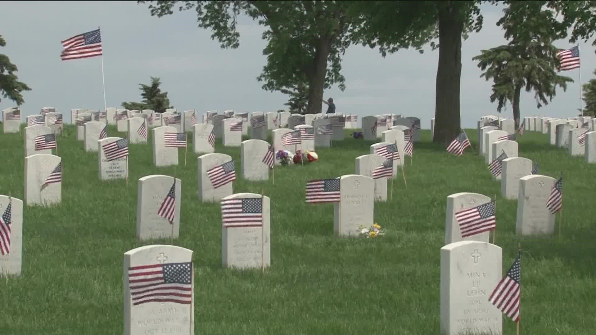 Nearly 200,000 flags planted at Fort Snelling National Cemetery for