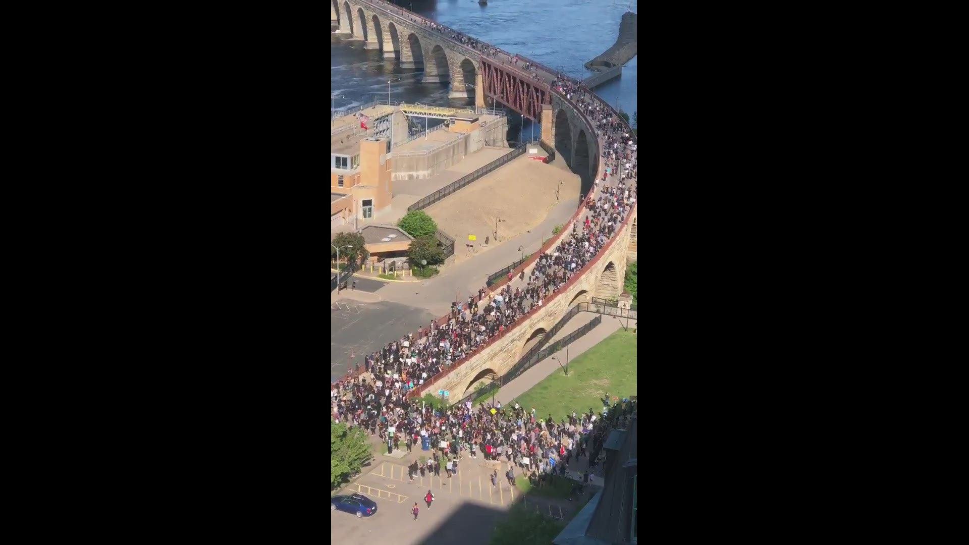 Marchers protesting the death of George Floyd approach the Hennepin Avenue bridge on May 29, 2020. Video by Kelly Elkin @MNKellyO