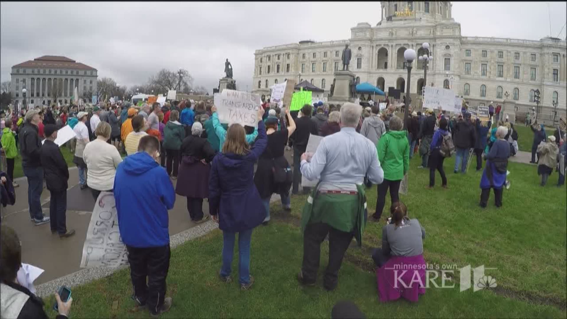 Hundreds rally at State Capitol for tax justice