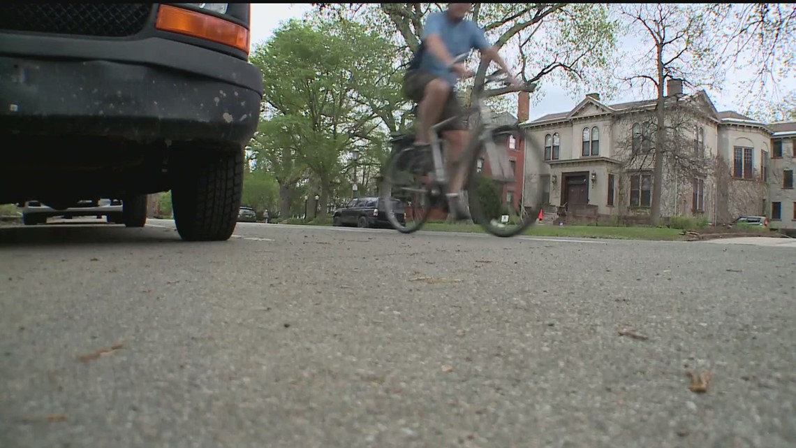 Summit Avenue bike lane plan moves on to city council