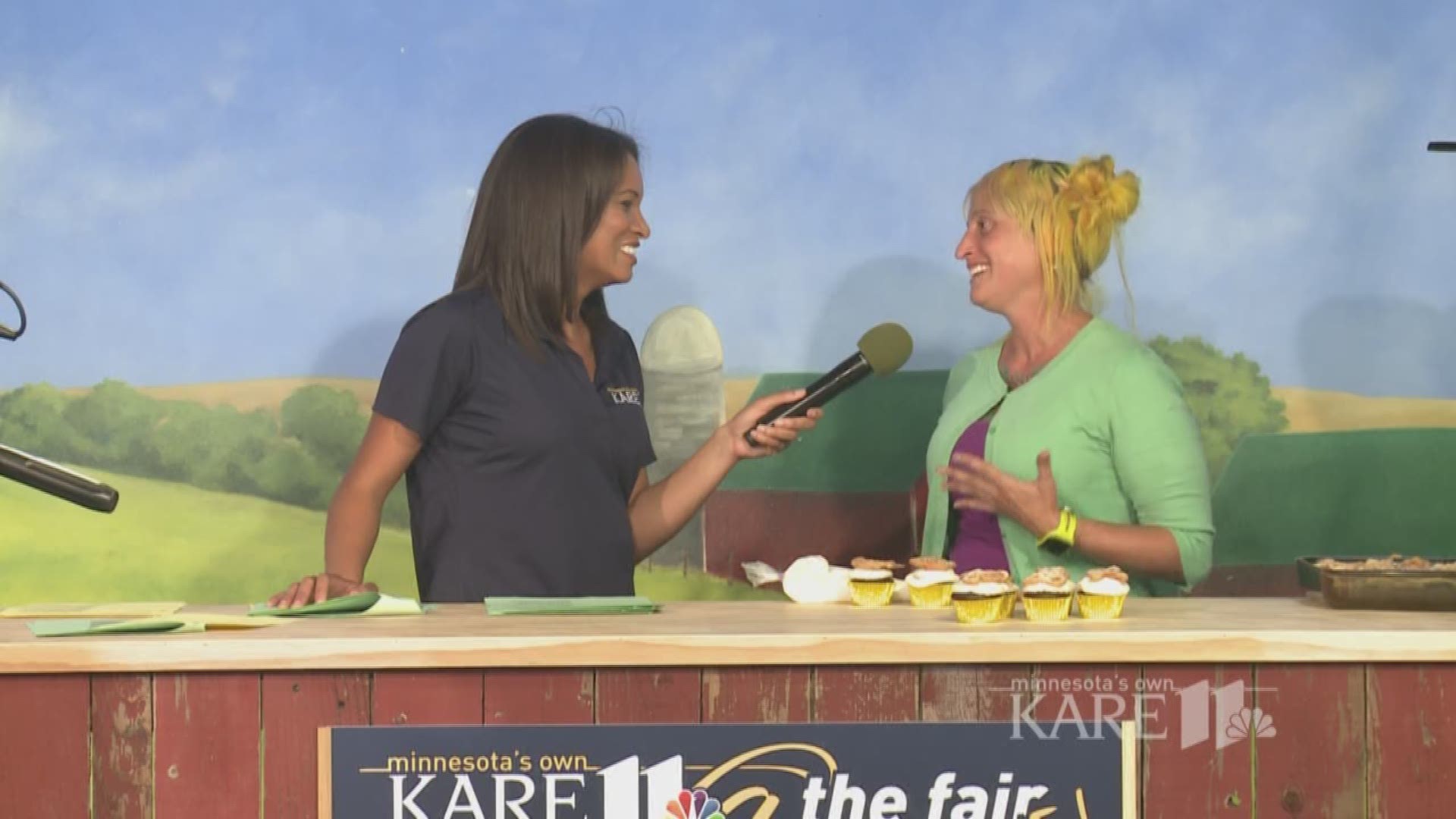 Minnesota state fair baker and blue ribbon winner Betsy Born stopped by the KARE 11 Barn to share tips for baking and decorating cupcakes. http://kare11.tv/2gAueLP