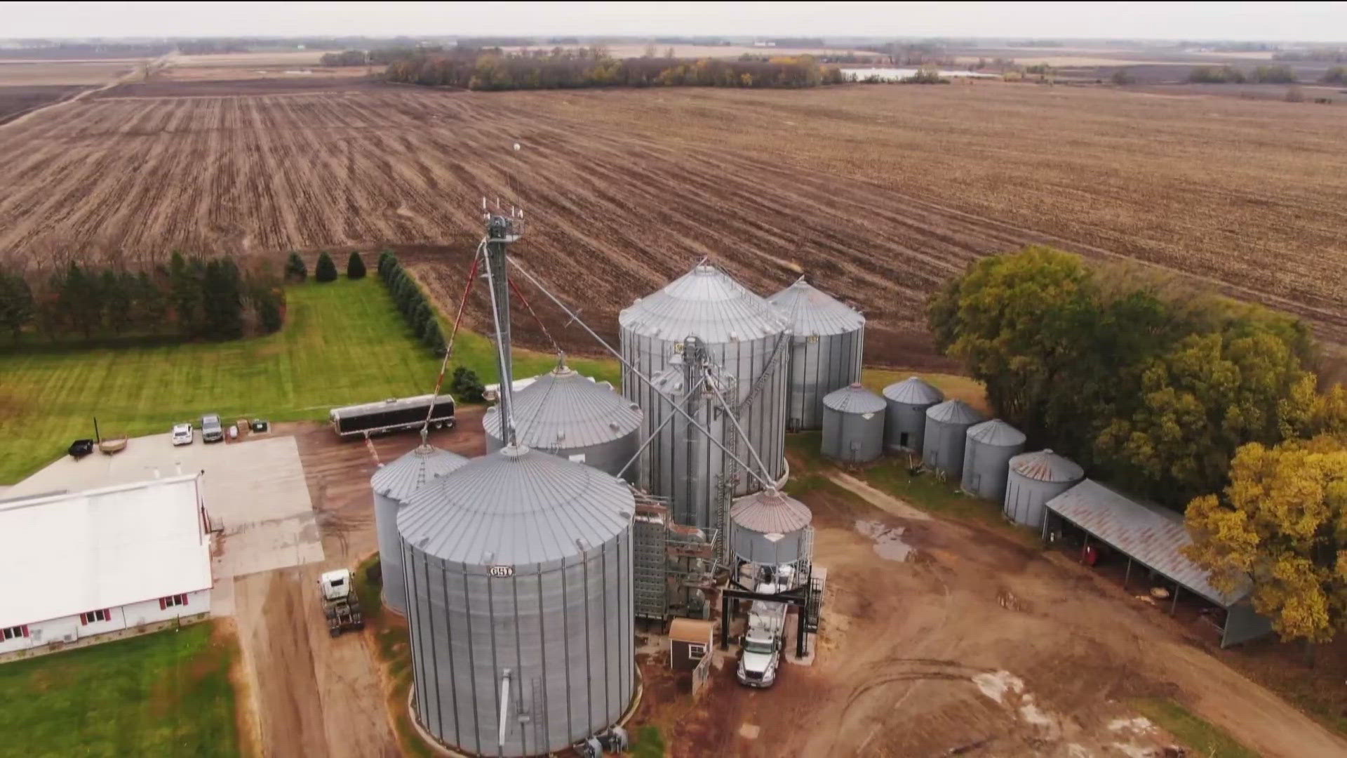 kare11.com - Kent Erdahl - Minnesota has lost 1,300 farms in two years, many more on the brink
