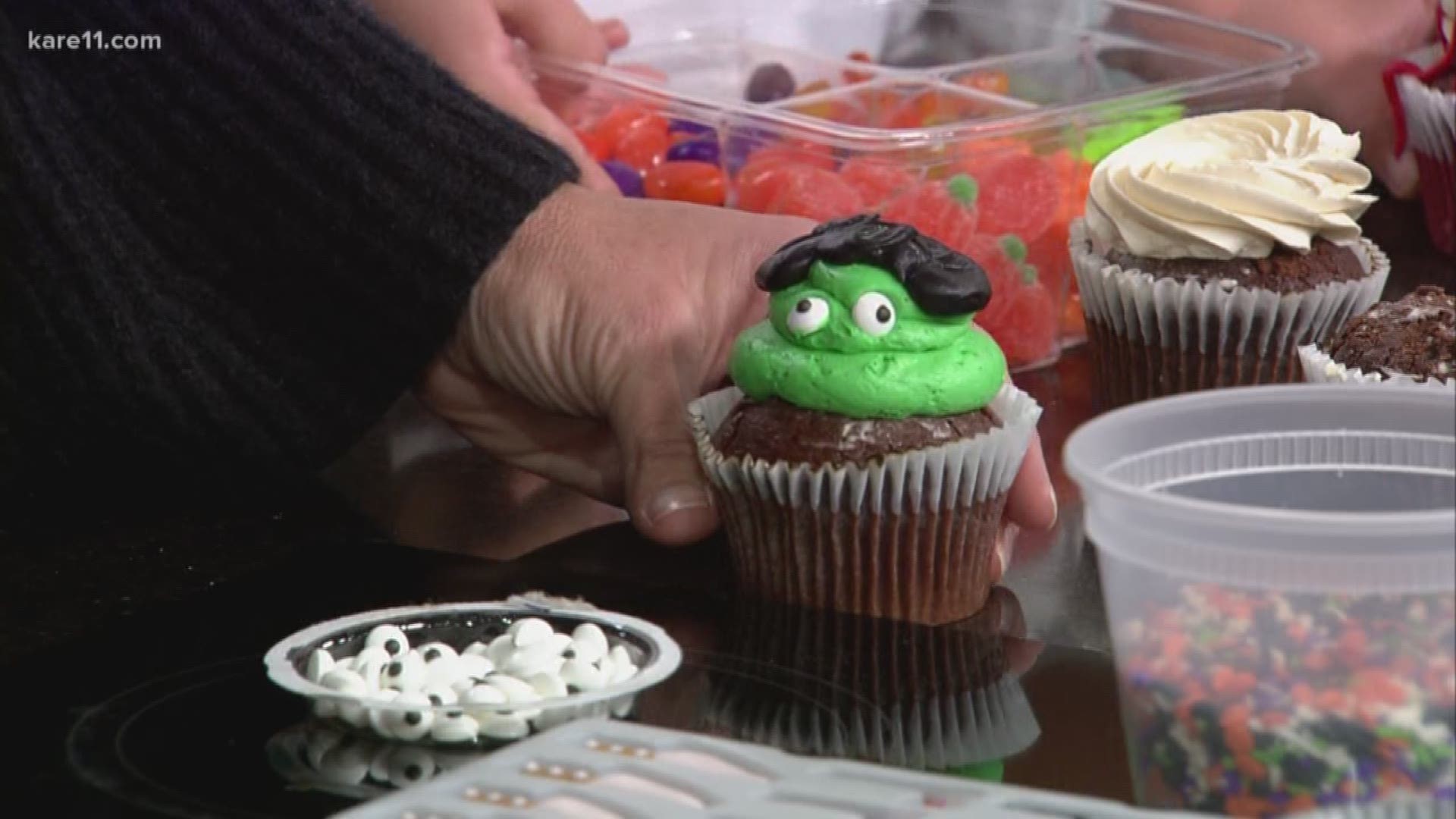 Amy' Cupcake Shoppe shares Halloween themed decorating tips.