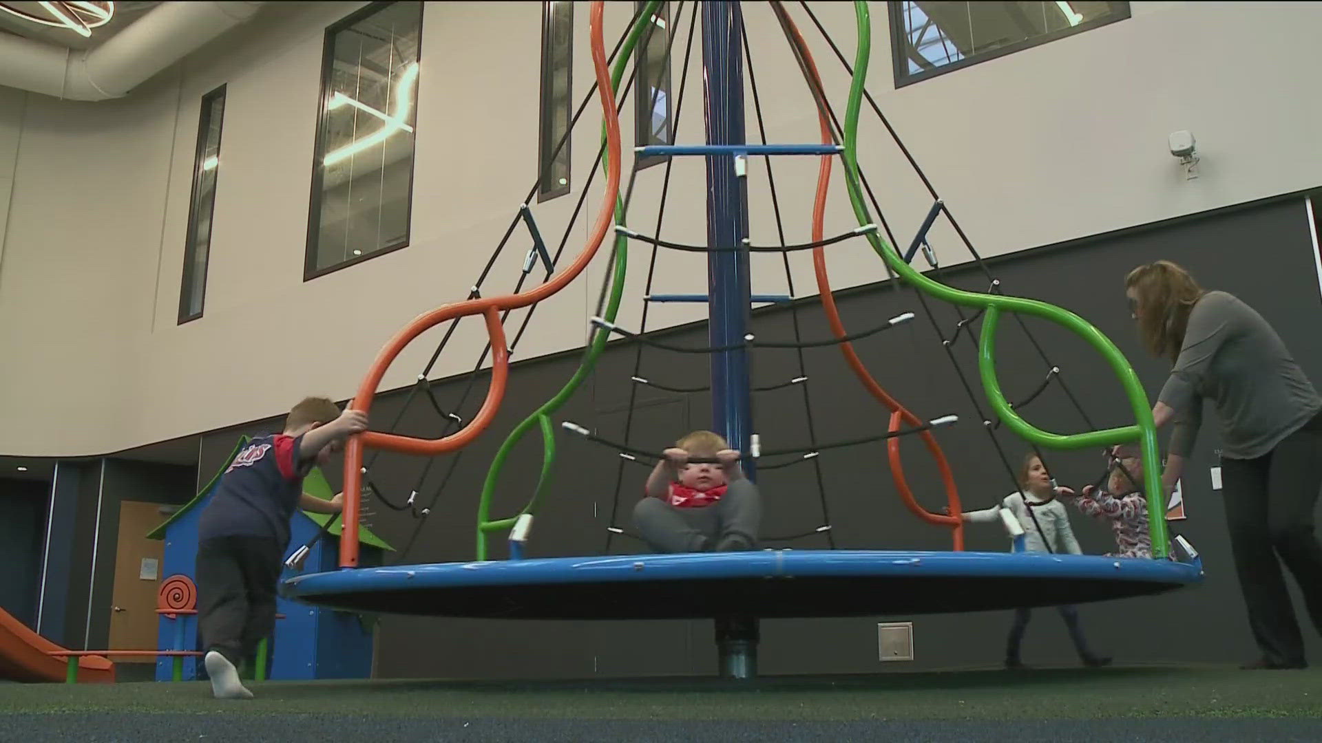 Does fedex ship on christmas eve