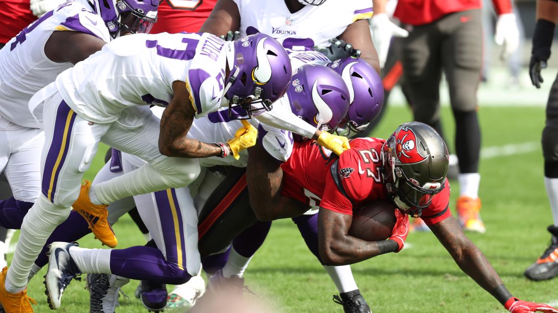 Brady throws for 2 TDs, Bucs wear down Vikings 26-14