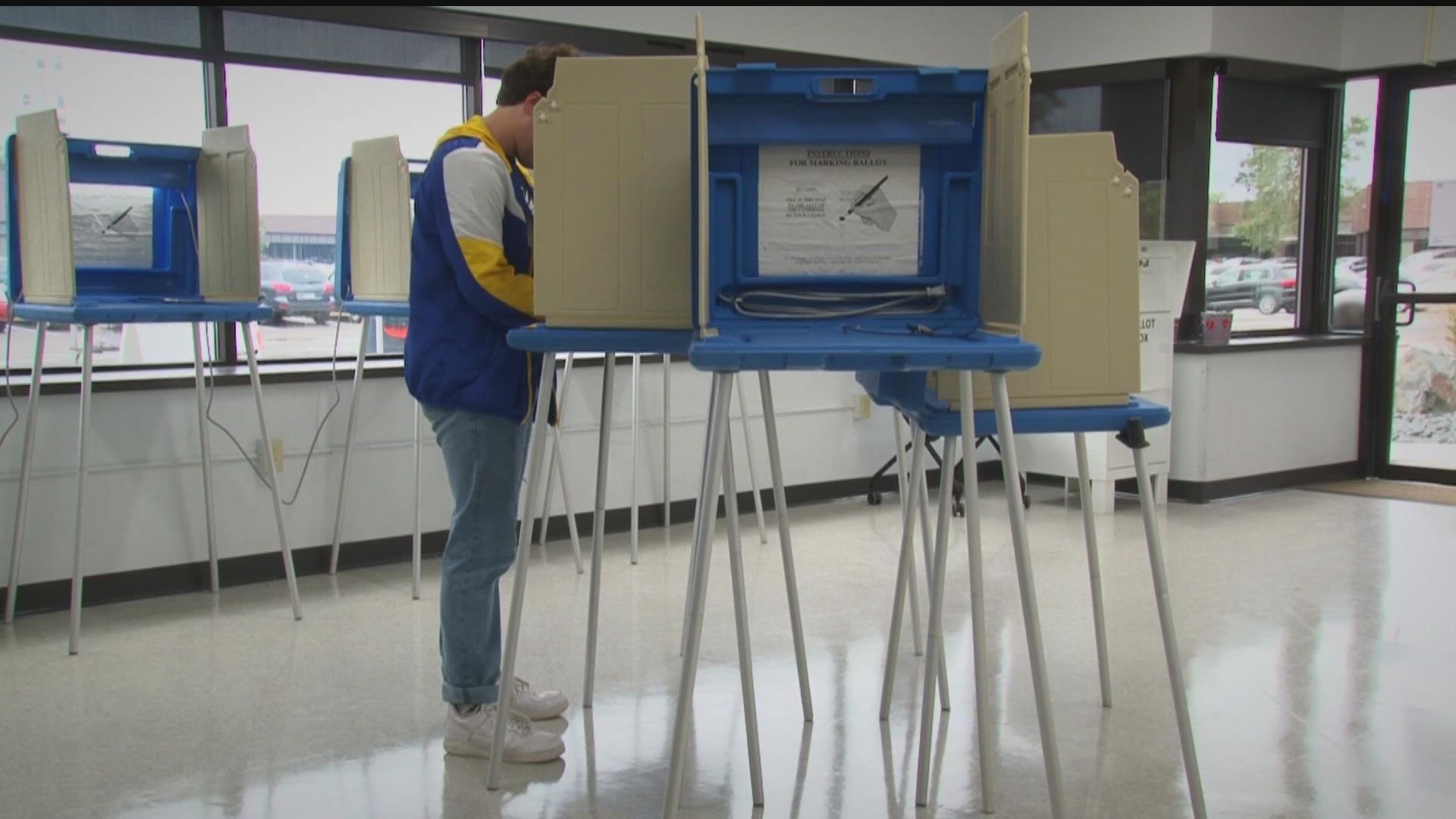 With just four weeks to spare before the midterms, Secretary of State Steve Simon says early voting this year is proving to be no exception.