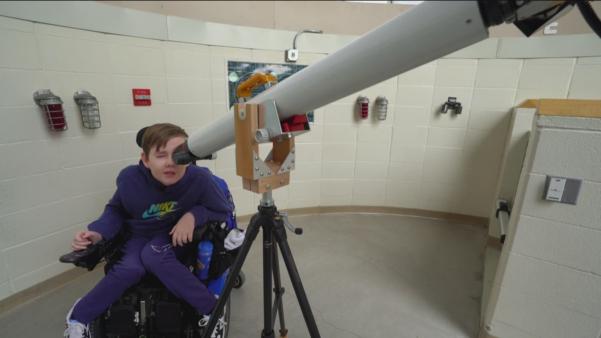 Ron Schmidt's device is called the "relay scope." It employs two small telescopes that when used together, allow those in wheelchairs to see the greater galaxy.