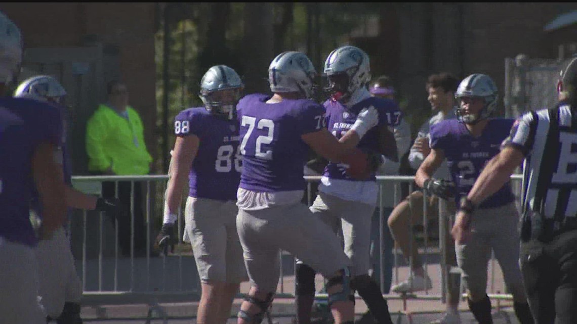 St. Thomas beats Davidson 2716