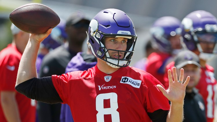 Cousins in studying-for-a-quiz mode with new Vikings offense
