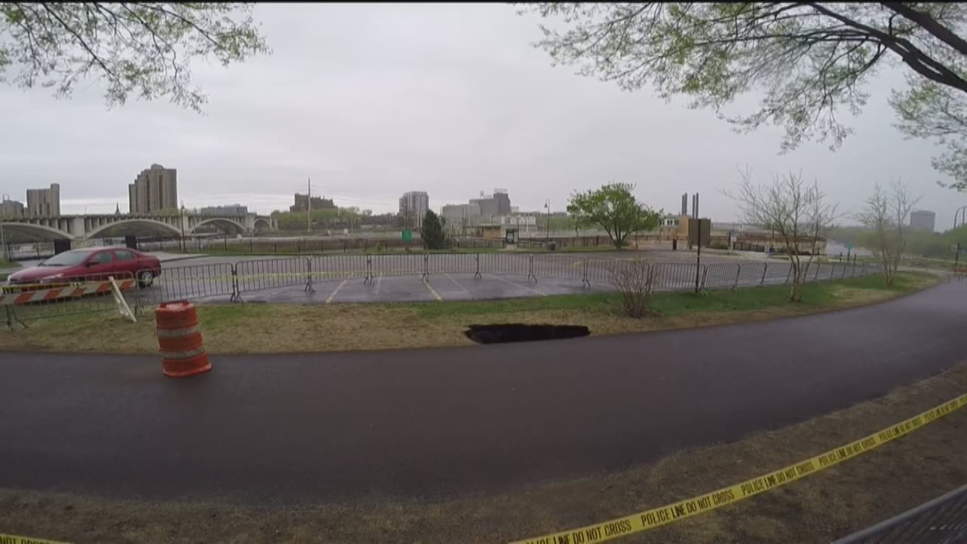 Sinkhole closes part of West River Pkwy | kare11.com