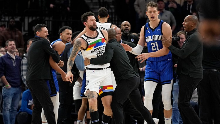 Magic beat Wolves after fight, 5 players ejected