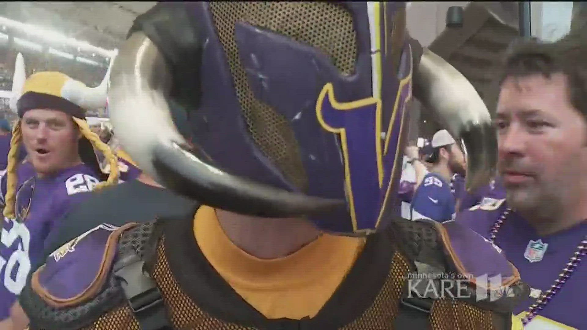 Vikings fans swarm Minneapolis for season opener