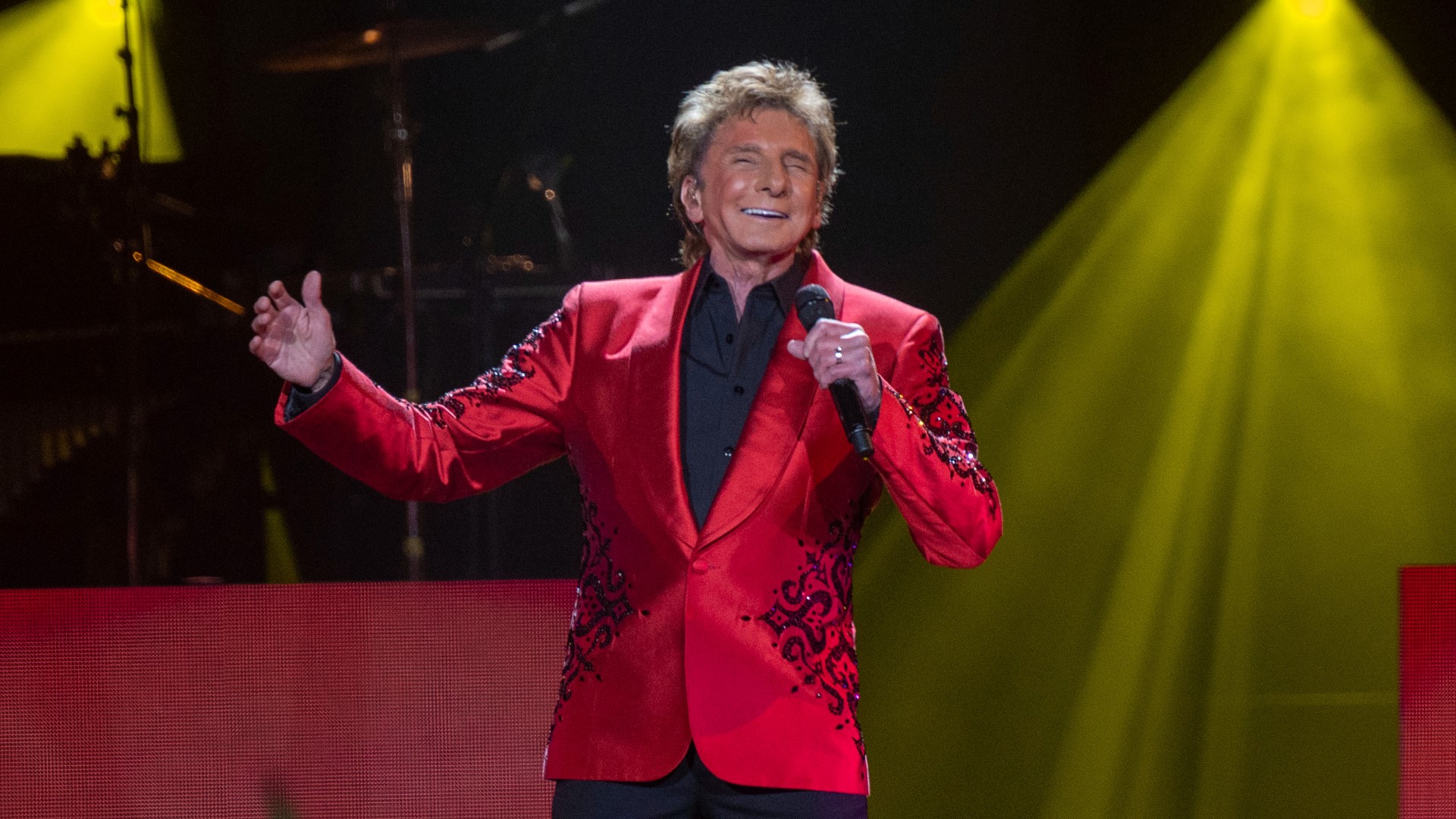 Barry Manilow to play 'X' Aug. 2 in 'final' St. Paul show | kare11.com
