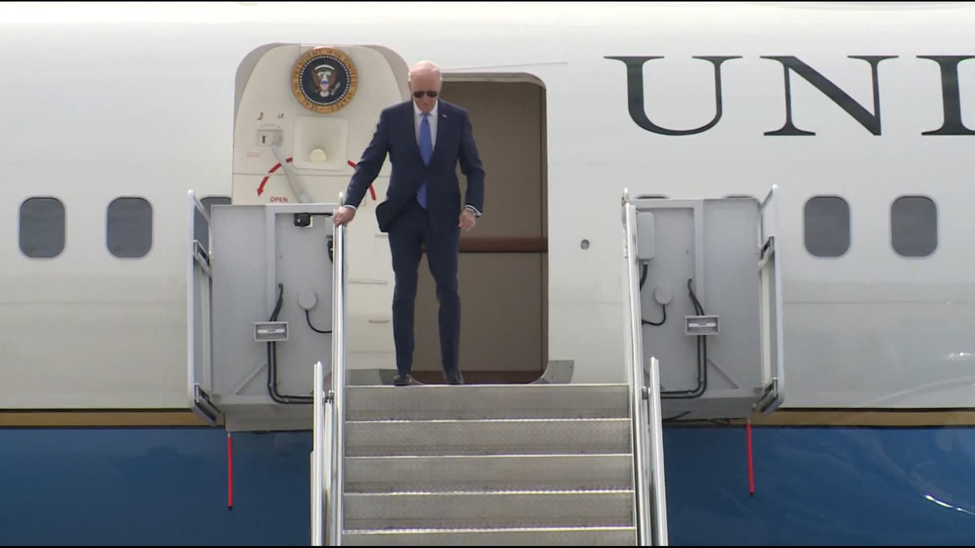 President Biden lands at MSP Airport