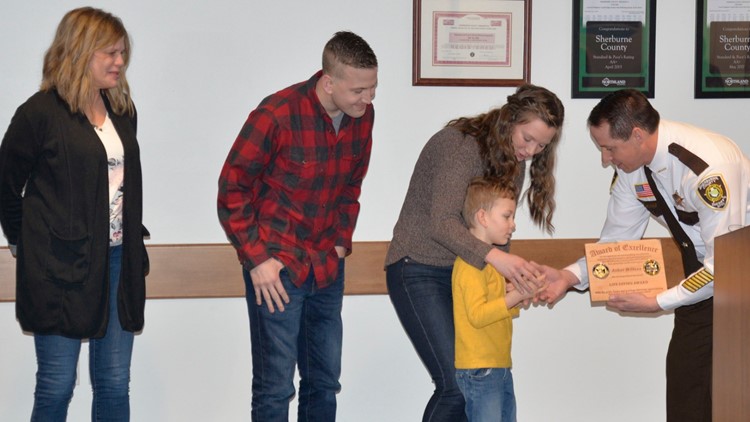 4-year-old honored for saving mom during emergency