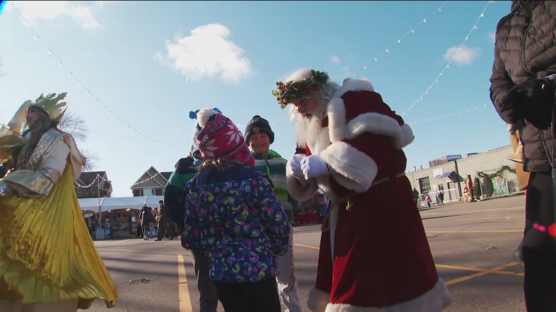 Visitors can expect a variety of vendors offering unique gifts, seasonal treats, and handcrafted items.