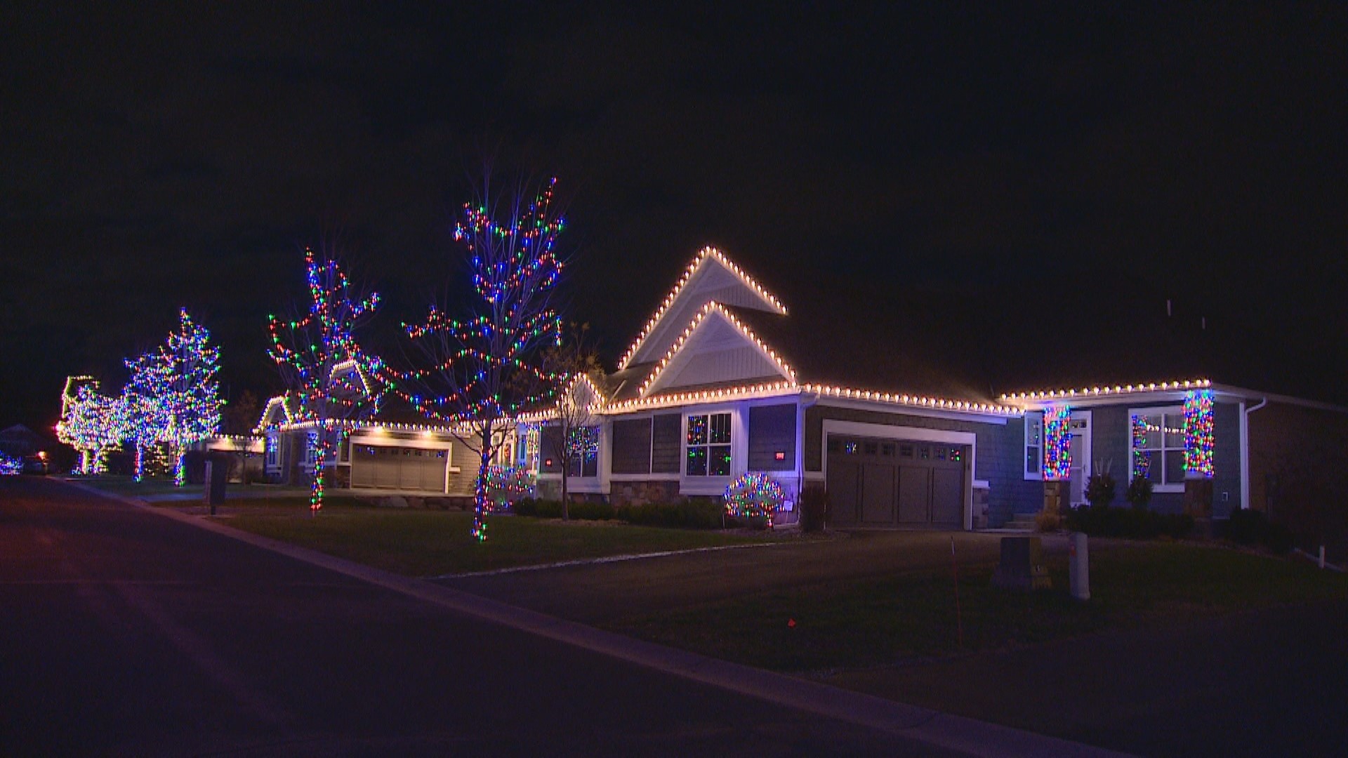 In one Eagan neighborhood, holiday lights represent a couple's love