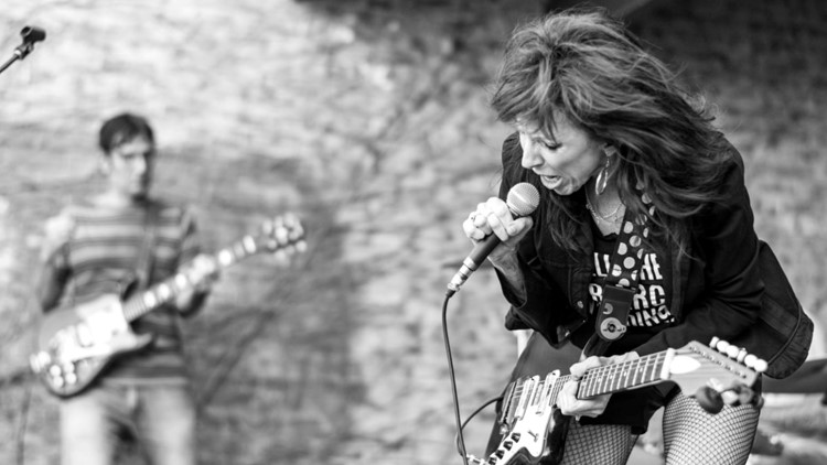 Minneapolis rocker Cindy Lawson is back and up to 'New Tricks'