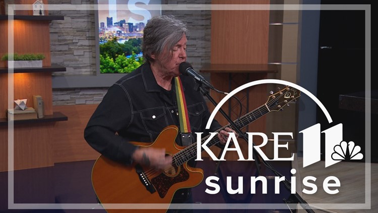 LIVE: Flamin' Oh's lead guitarist and vocalist Robert Wilkinson performs in studio