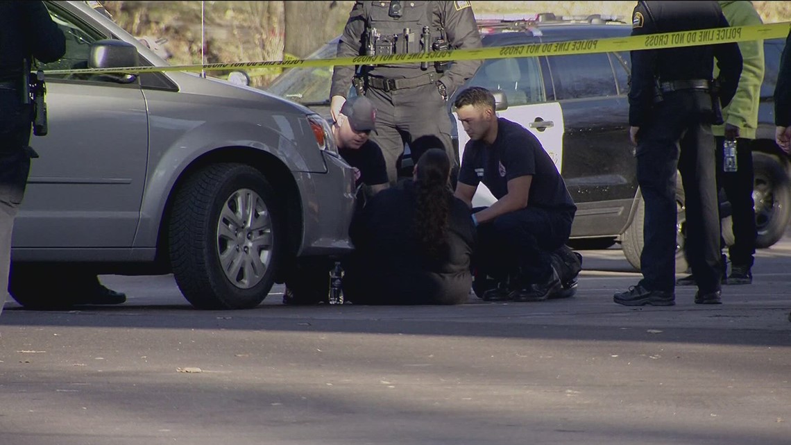 A St. Paul, Minnesota, police officer and a suspect were both injured in a  shooting