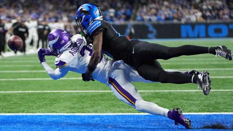 Vikings struggle near goal line as Lions win the NFC North 