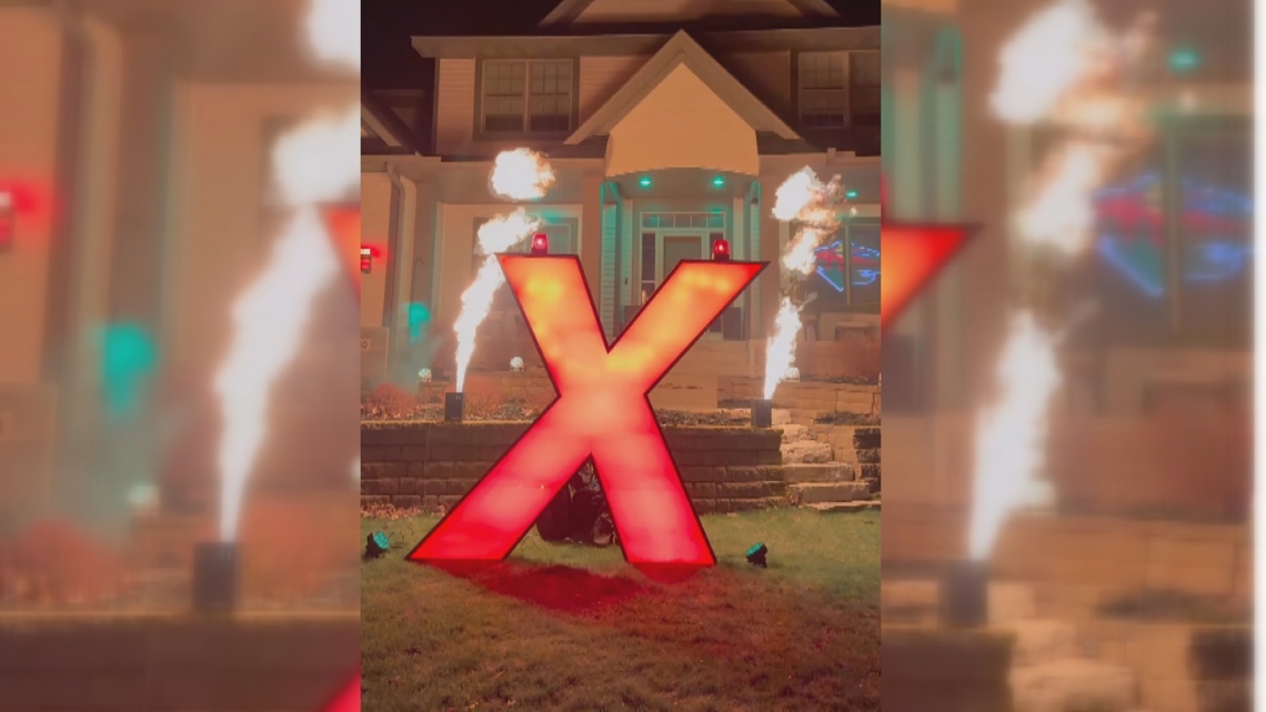 Minnesota man turns iconic Xcel Energy Center 'X' into goal celebration spectacle