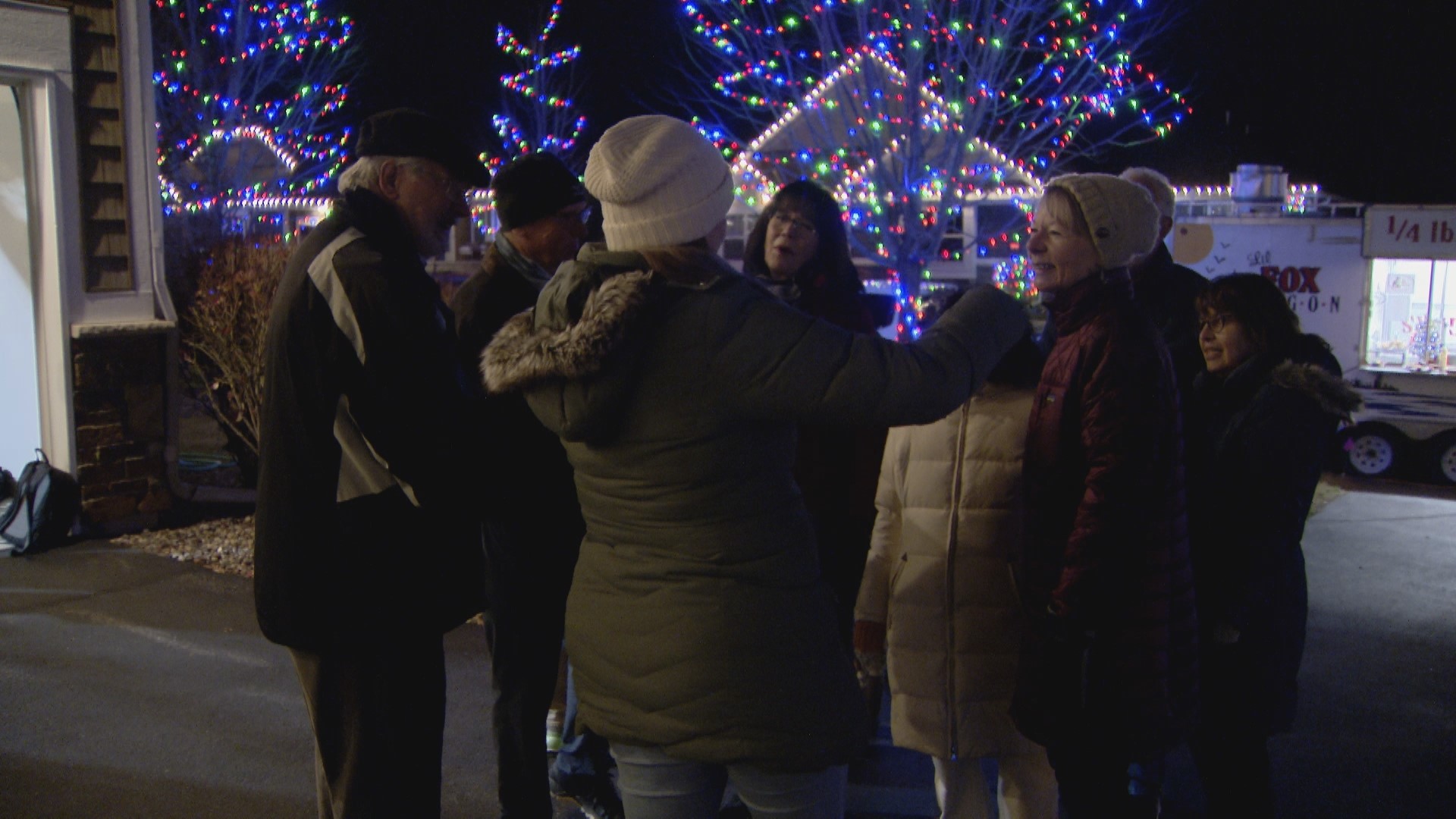 Eagan subdivision lights up for Christmas again to remember