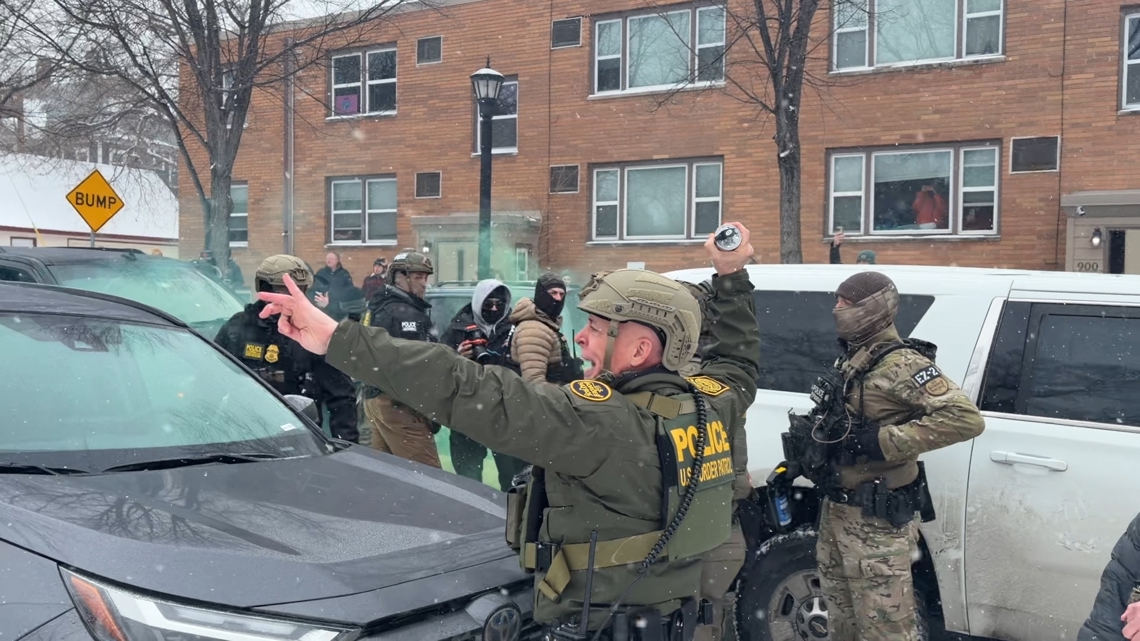 More clashes between federal agents and the public , chemical canisters deployed