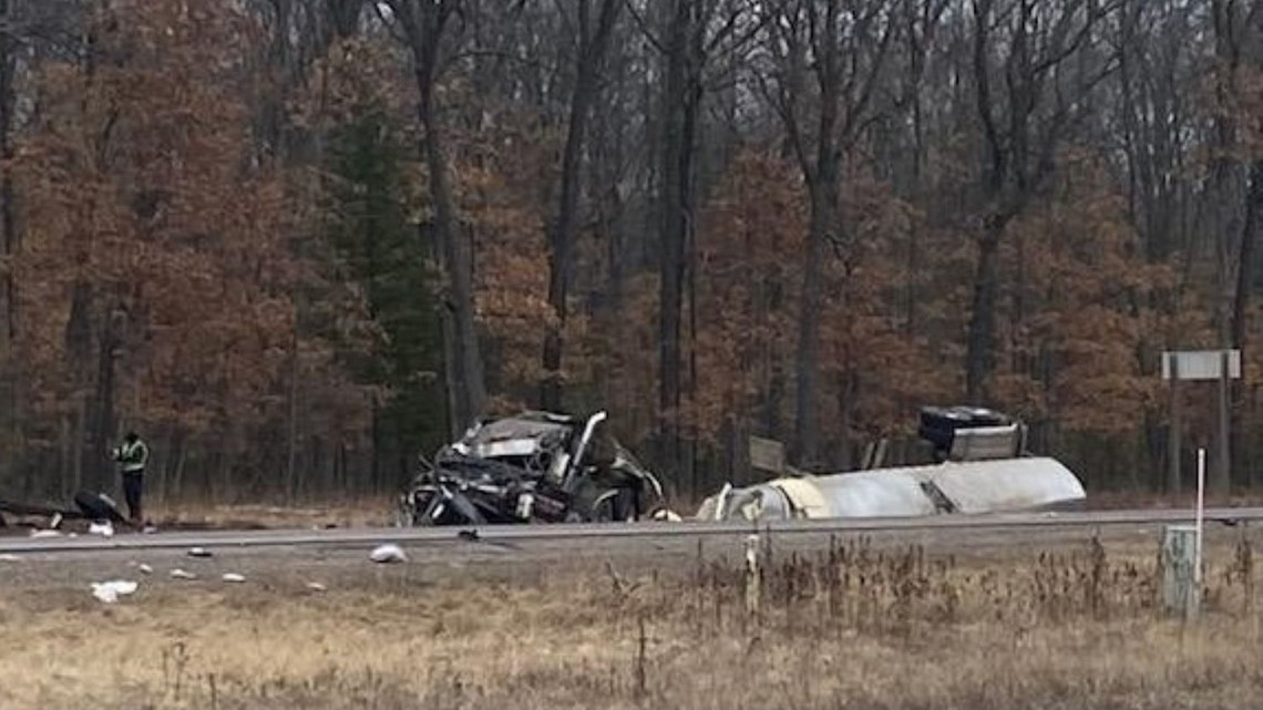 At least 1 dead in Clark County, Wisconsin crash