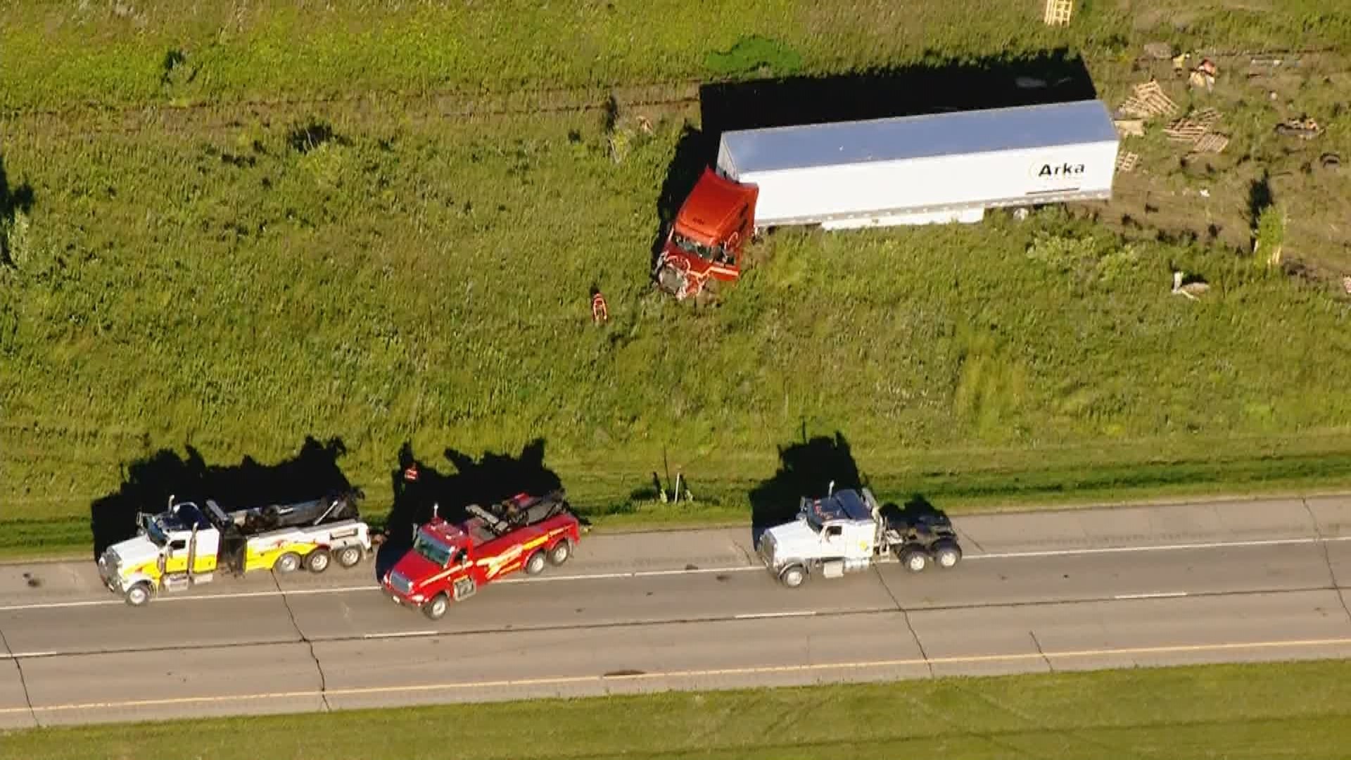 Truck driver accused of watching Netflix before fatal crash pleads not ...
