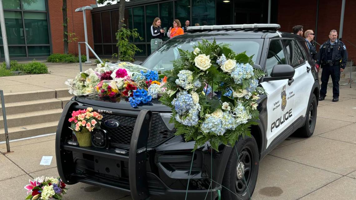 Memorial for Officer Jamal Mitchell begins at MPD 5th Precinct | kare11.com