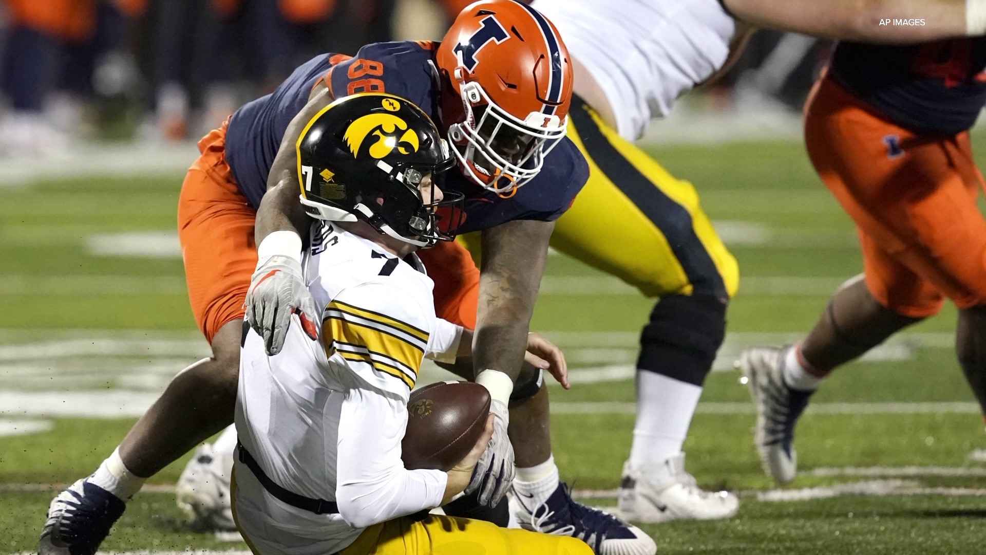 Illinois, ranked #24 in the country, also boasts the nation's top scoring defense.