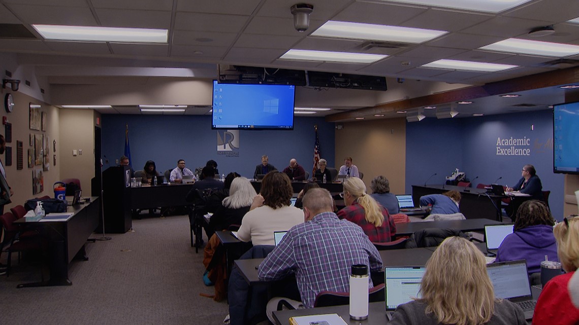 Robbinsdale School Board approves weapons policy update