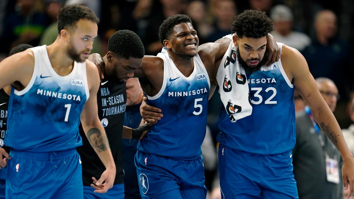 Edwards injures hip; Wolves knocked out of in-season tournament