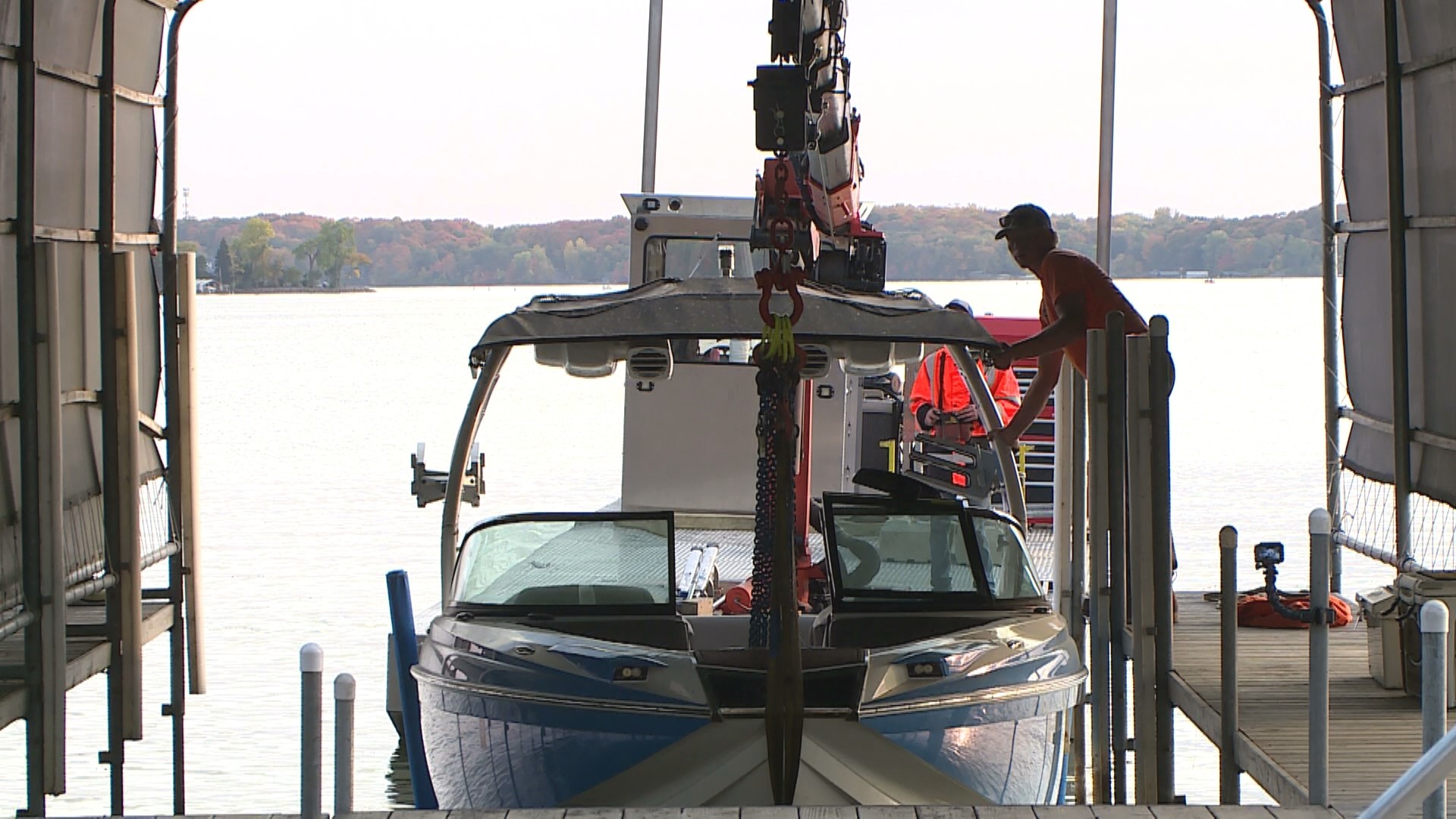 Low water levels on Lake leave boats stuck on lifts