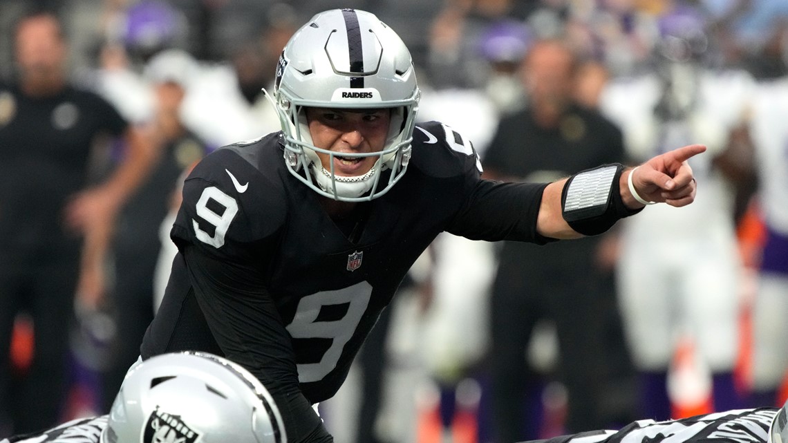 Raiders trade backup QB Nick Mullens to Vikings