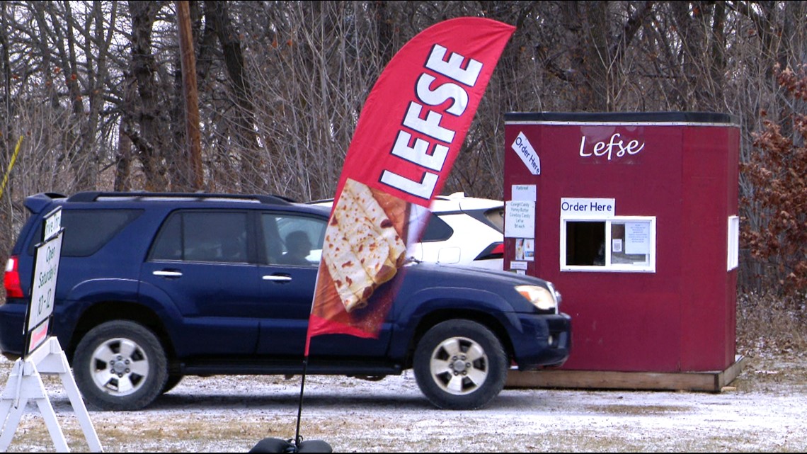 Cars line up at drive-thru lefse stand - Vimarsana News