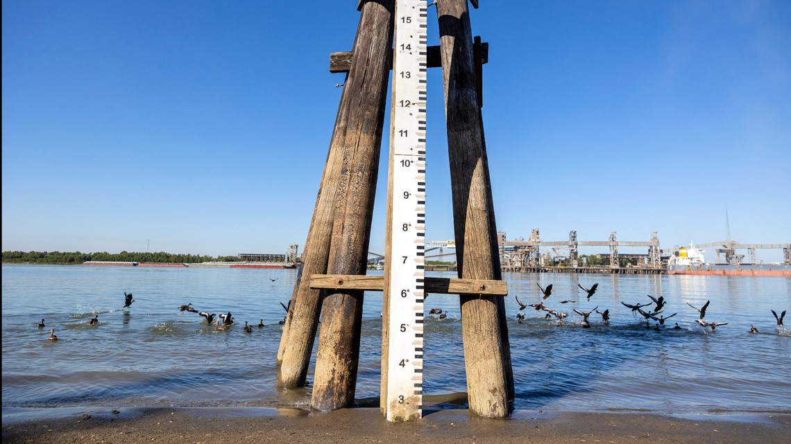 Mississippi River water levels drop amid drought