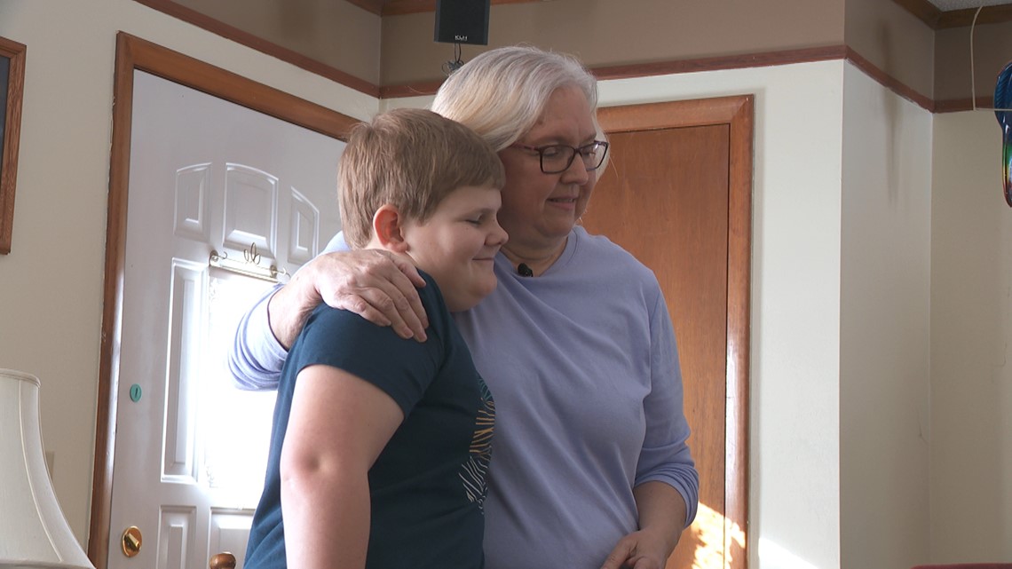 Students show support for bus driver after cancer diagnosis - Vimarsana News