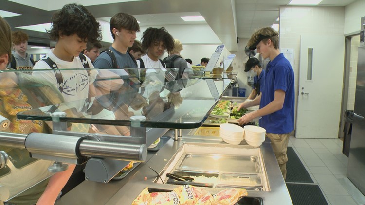Amid cafeteria worker shortage, Wayzata High School students step in to help