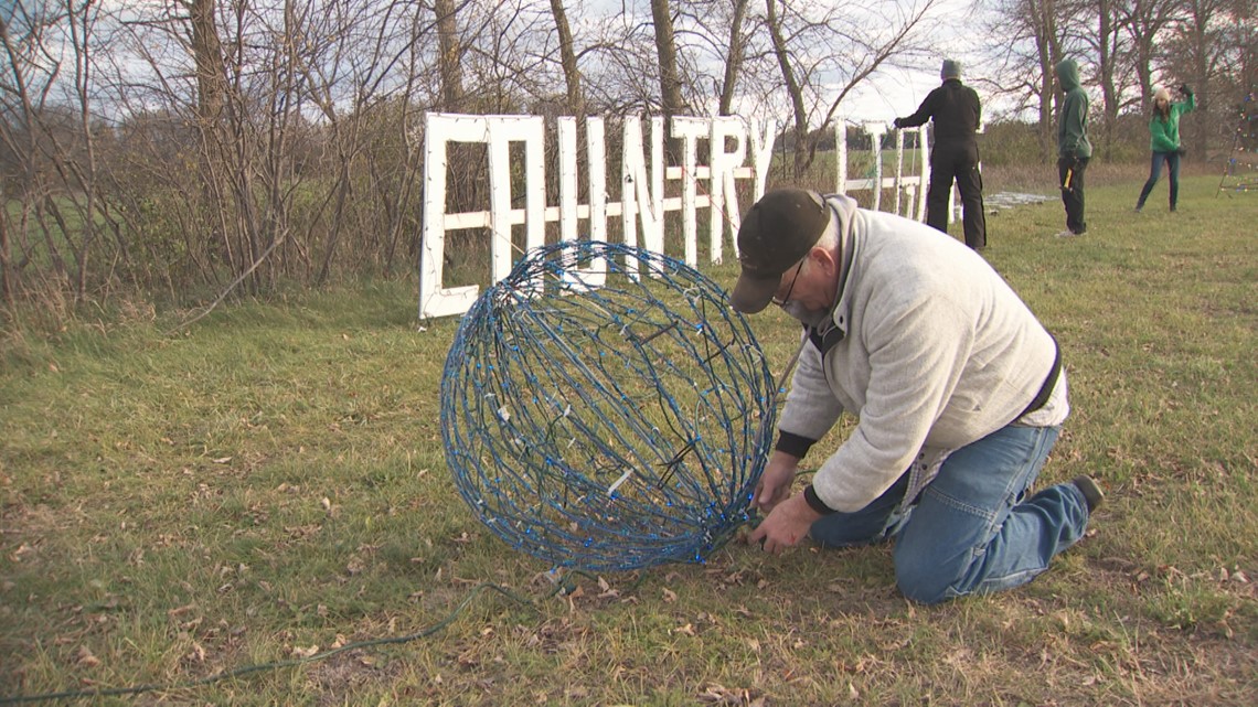 Volunteers step up to repair Christmas display in Sartell - Vimarsana News