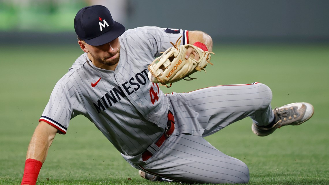 Dylan Moore hits a pair of home runs as Mariners outlast Twins 8-7